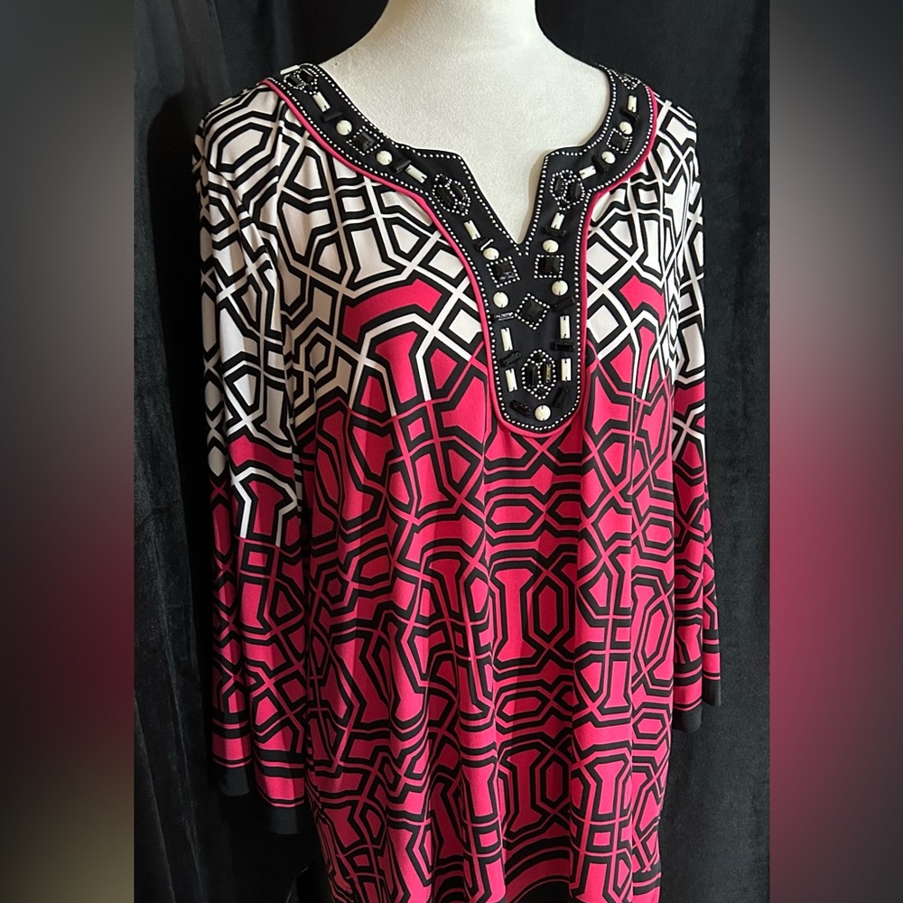 JM Collection Woman plus sized pretty geometric patterned tunic